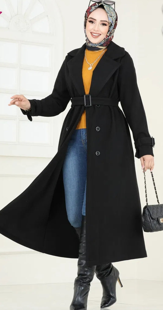 Elegant Jacket with Practical Pockets and Belt