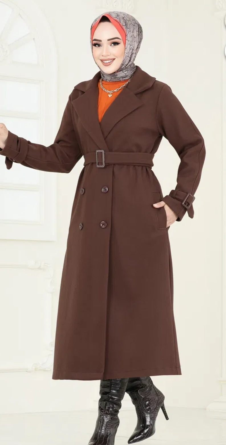 Elegant Jacket with Practical Pockets and Belt